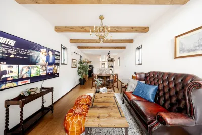【Antiques Gifu Station East】Entire Villa for up to 10 Guests | 10-Min Walk from JR Gifu Station Hotel di 