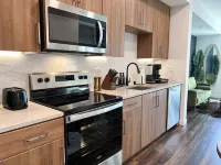 Modern Cosmopolitan APT Mid-Hollywood+Free Parking 10mins to Universal Studios