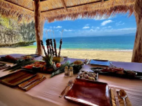 Exclusive & Private Island Resort: Floral Island โรงแรมในTaytay