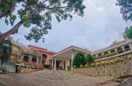 Centauria Lake Resort Отели рядом с достопримечательностью «Bo Tree»