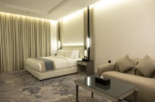 โรงแรม ลักชัวรี ไนท์ อัล ยาสมิน