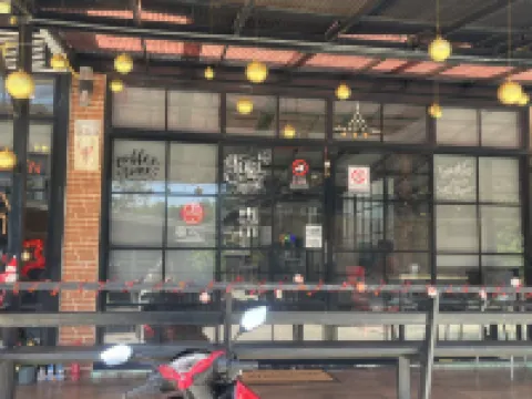 ใบไม้ โรงแรมในเกาะสีชัง