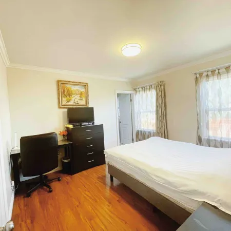 Alhambra Private Suite with Bath & Parking
