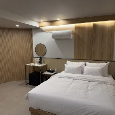 Latree Hotel Hotel berhampiran Stesen Geoyeo