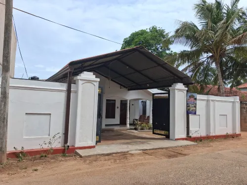 kingjey family residence - Parkplatz