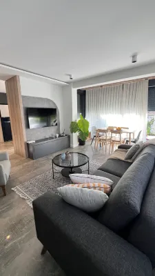 Cozy 2BR Apartment with Garden Walk to the Beach - Parkplatz