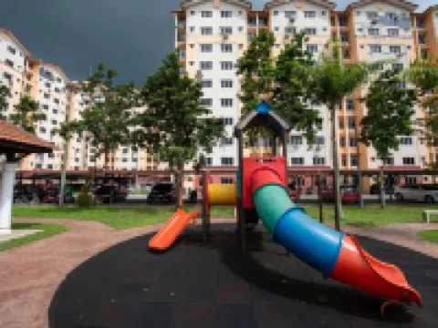 Bangi #Muji Family Suite #Netflix 8pax Near UKM Hotels in Bangi