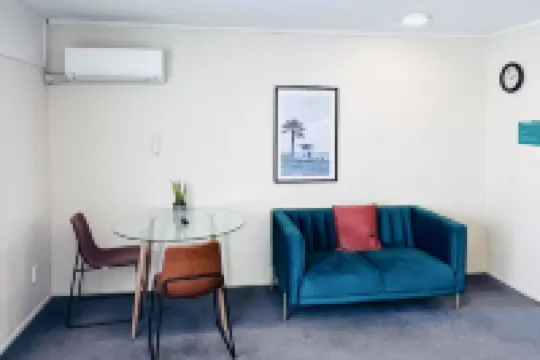 Merivale Court Large Studio-Unit 2