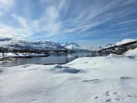 Large modern house, perfect for northern lights hunting.