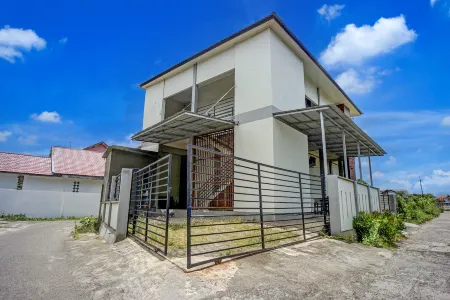 Hotel O Banda Aceh near UIN formerly Alif Guest House Syariah Отели в г. Jeulingke