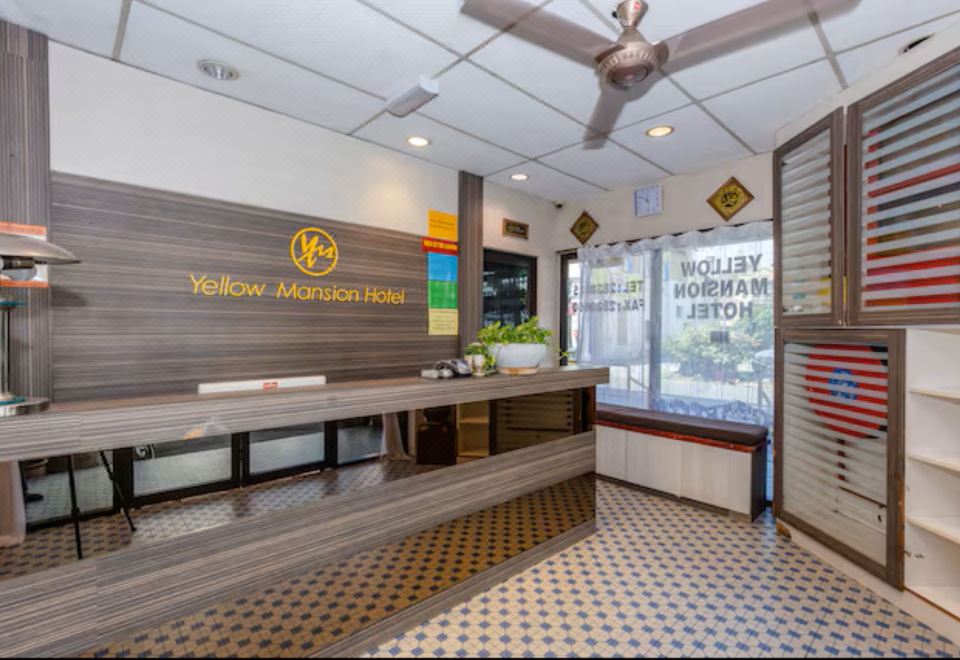 Hotel Q Banda Kaba Near Red Bulding의 깔끔한 내부 모습