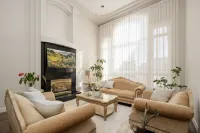 Vancouver Stay -- Downtown Richmond Luxury House Walk to Bus Station,Restaurants & Mall