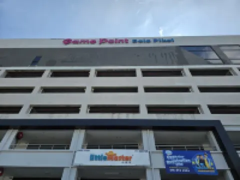 Bond Hotel Rawang Hotels near FunPark Gamuda Luge Gardens