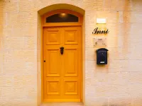 INNI - 4 bedrooms (sleeps 8 + 2 kids) Gharb village Hotels in Gharb
