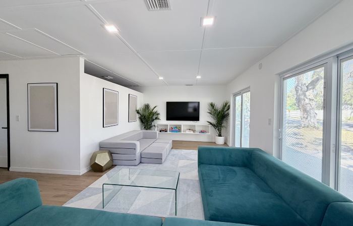 Modern Lux king Suite, Minutes To Lido Beach + DT.