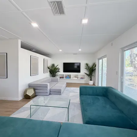 Modern Lux king Suite, Minutes To Lido Beach + DT.