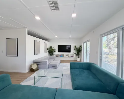 Modern Lux king Suite, Minutes To Lido Beach + DT. Hotels in Whitfield