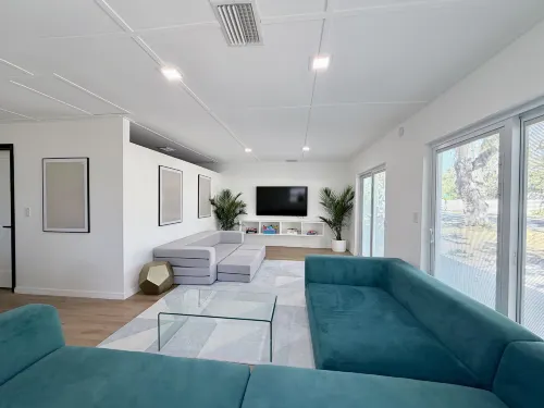 Modern Lux king Suite, Minutes To Lido Beach + DT.