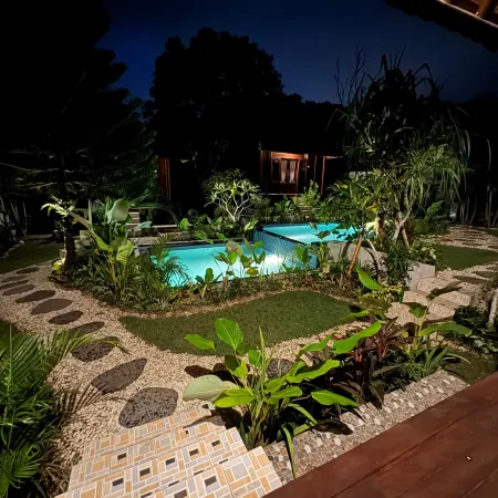 Puri Sari Villas, Restaurant and Bar Отели рядом с достопримечательностью «Остров Нуса-Пенида»