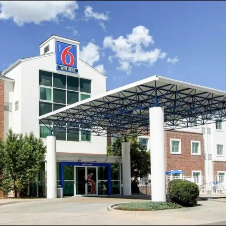 Motel 6 Aurora, CO – Medical Center