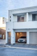 CBD• King Suite •Garage• BBQ •Pets•Walk Everywhere
