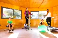 Chez Mams Guest House - Private Rooms in a Resort-Style Apartment Complex - Gym