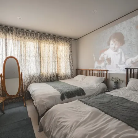 Gwangalli 10min | Free Parking | Queen 1 + Super Single 2 | Quiet Stay | Free Luggage Storage | 1F