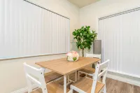 Chic Historic Route 66 Home - Ideal for Relaxation