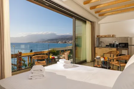 Soho SeaFront Suites Отели рядом с достопримечательностью «Музей под открытым небом «Лихностатис»»