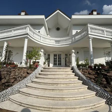 White House Отели в г. Лайнате