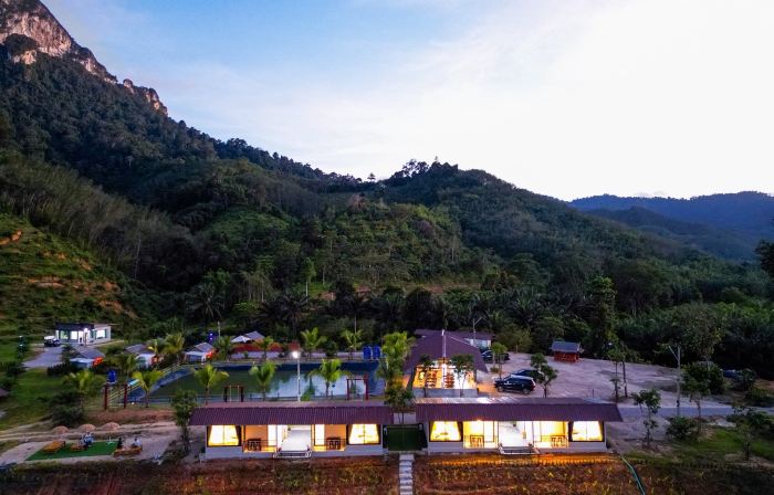 Khaosok River Stone Resort & Camp