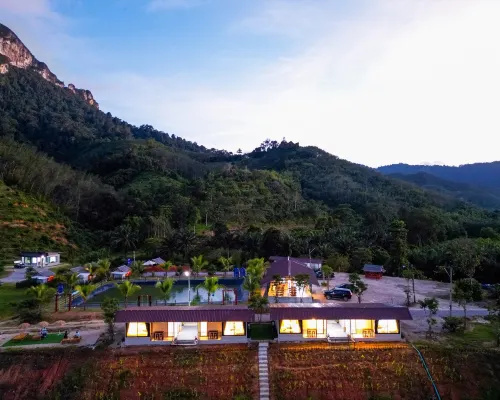 Khaosok River Stone Resort & Camp Hotels in Phanom