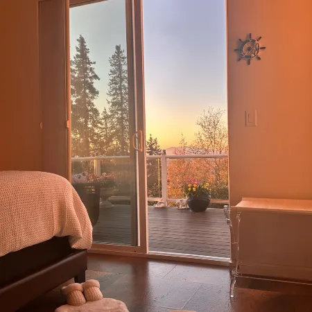 Boreal Sunset Flower Room