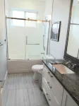 Convenient location by Metrotown. Modern 1 bed 1 bath - 3 stelle