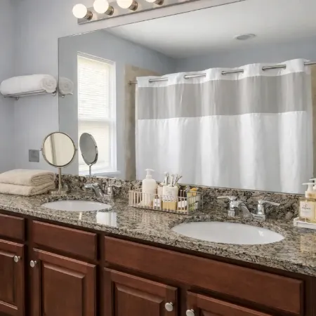 Cozy 4-bedroom house in Davenport- Haines City with WiFi, AC, Game Room, Screened Lanai