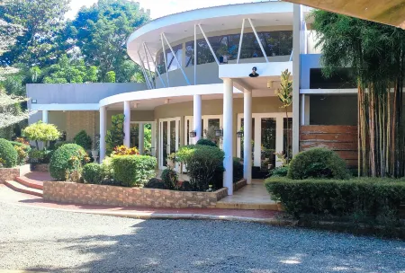 RedDoorz at Alejandro's Suites & Venue