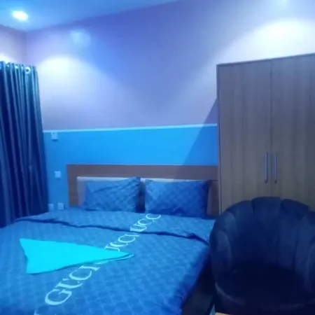 DEEP DIAMOND HOTEL