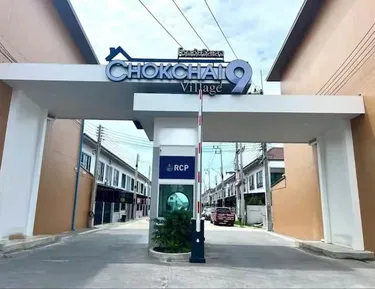 รูปภาพของวิลล่าสามห้องนอนอันเงียบสงบในพัทยา