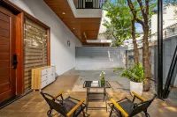 Moon Villa near My Khe Beach, 5 rooms, modern full villa, private house with pool Hotels in Da Nang