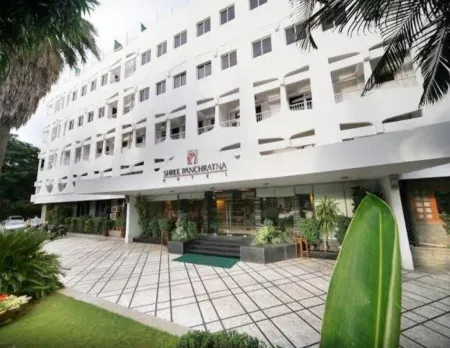HOTEL SHREE PANCHRATNA Отели рядом с достопримечательностью «Шримант Дагдушет Халвай Ганпати Мандир»