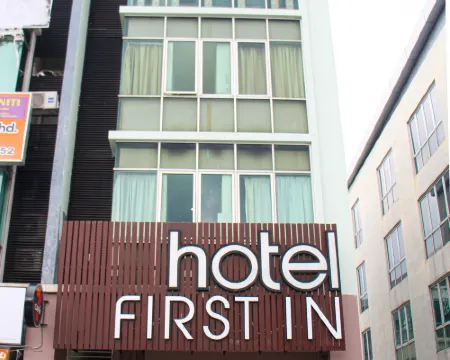 First In Hotel Hotel di Tanjung Dua Belas