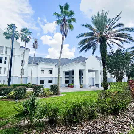 Montreal Suites Orlando Отели рядом с достопримечательностью «Аутлет-центр Orlando Premium Outlets»