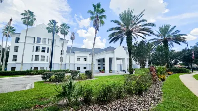 Montreal Suites Orlando Hotels near The Orlando Eye