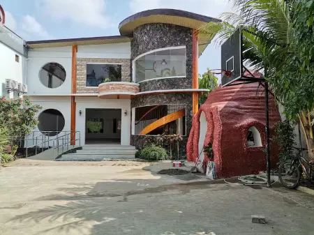 Rose and Ross Place Budget Hotel and Private Resort Отели в г. Танон