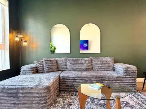 Elegant Escape 10 Min from Disneyland W/Pool & GYM