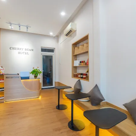 Cherry Bean Hotel Night Market Отели рядом с достопримечательностью «Пляж Лонг»