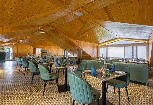 스털링 아메리스 카사울리의 파티오 전망