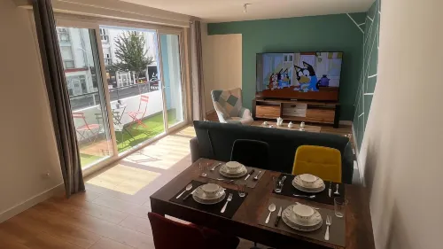City Center Apartment – 3 Bedrooms, 3 Bathrooms, Parking & Balcony