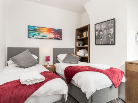 Spacious 3 Bedroom House Free Street Parking Fast WiFi