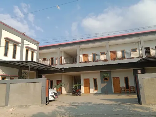 Lembunai Homestay Labuan Bajo - 2 Sao